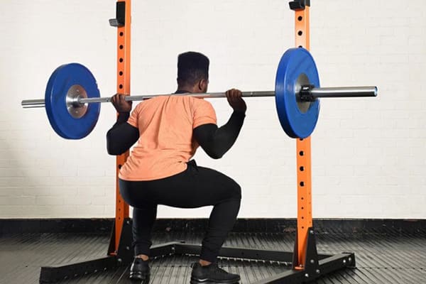 Squat racks na ike racks, kedu ihe dị iche?